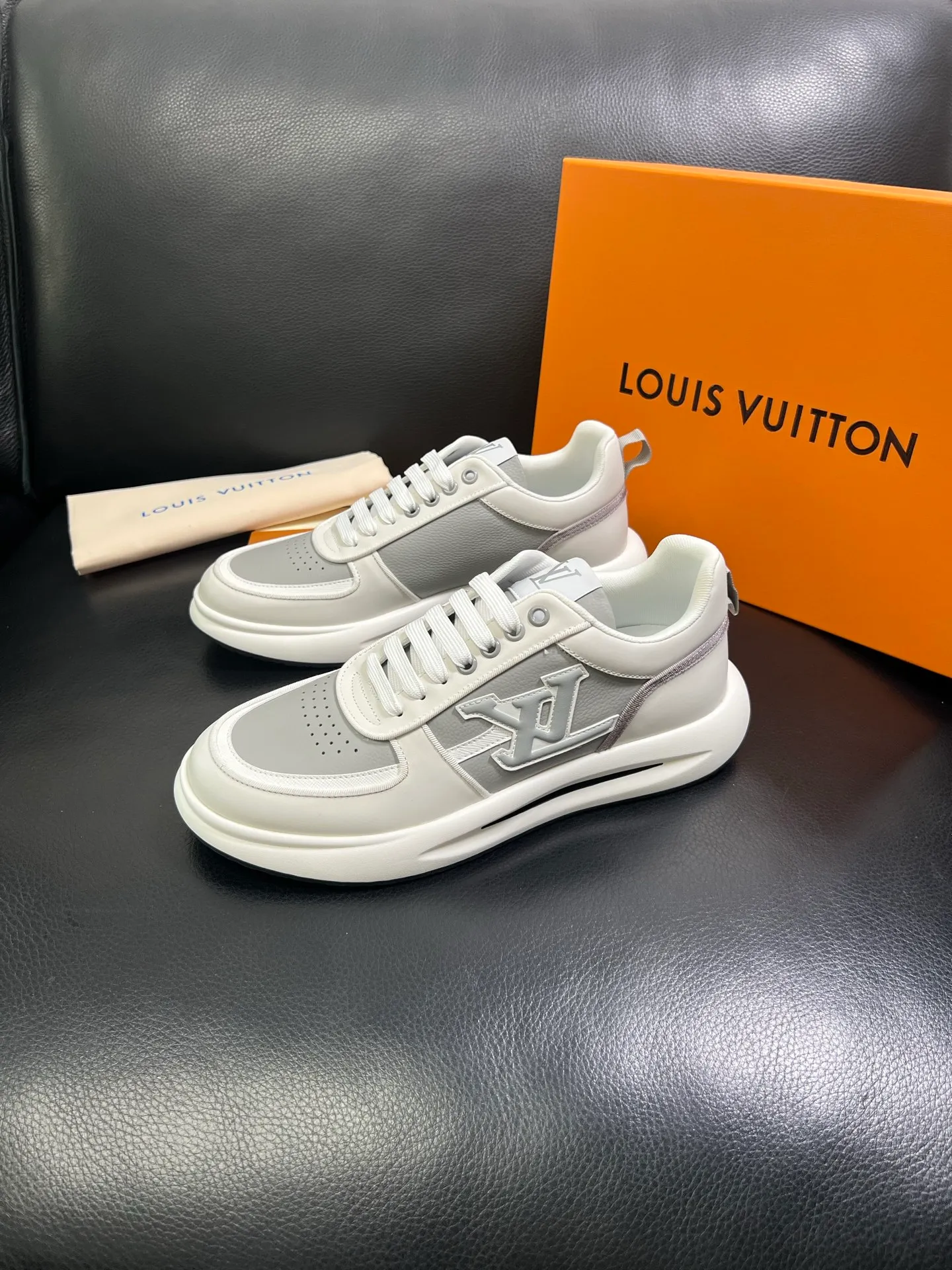 Men's shoes💰800 Lv 🔍Top purchasing agent🇮🇹 Louis Vuitton, the sports sneaker counter is synchronized, the uppers are imported from Italy, high-quality splicing colorful and complex crafts, the imported mesh padding is soft and comfortable, soles: original soles specially provided by the original factory, T men's men's shoes 💰U exclusive movable molded soles are super comfortable, original factory and single goods, 🔍🔍high quality, you can enter and exit the counter at will, welcome to compare, code number 38-44 (customized 45) 85871